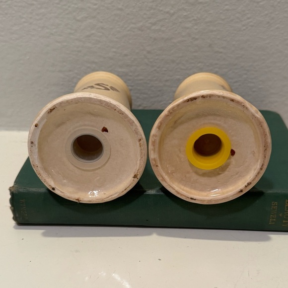 Vintage Pfaltzgraff Salt and Pepper Shakers Village Pattern - Picture 5 of 10